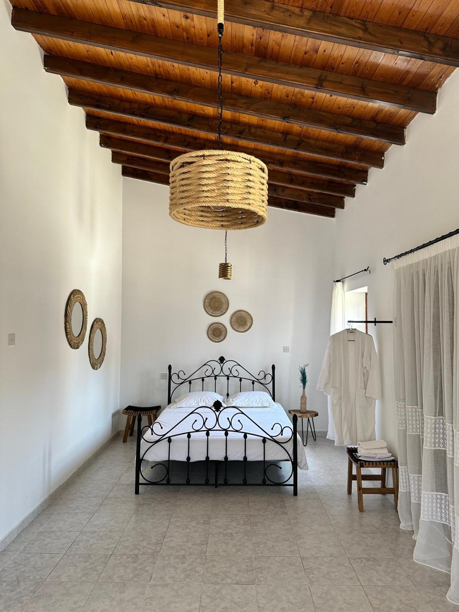 Villa Saint George Stone Costa Demetriou Kathikas Quarto foto