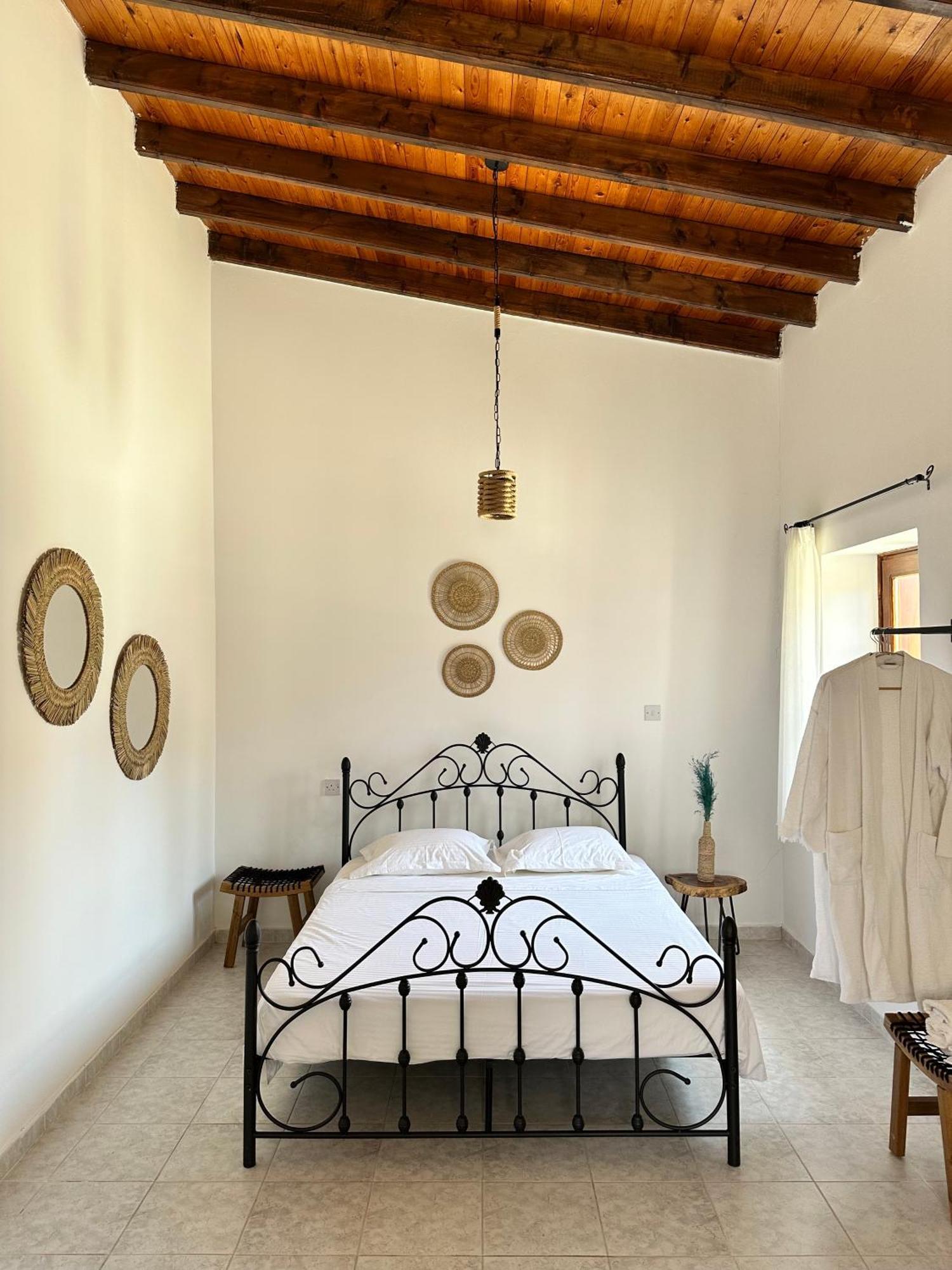 Villa Saint George Stone Costa Demetriou Kathikas Quarto foto